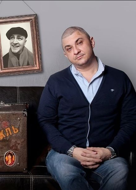 Моноспектакль «Иногда нам снятся старые собаки»