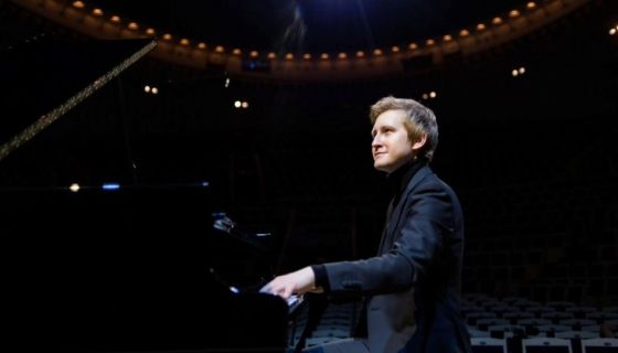 Симфонический оркестр и Дмитрий Маслеев