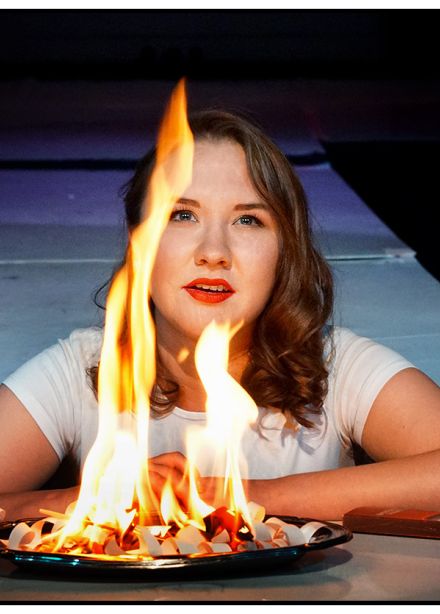 Лысая певица