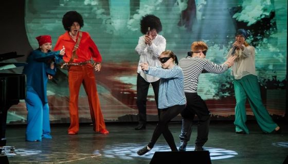 Спектакль «Проснись и пой!»