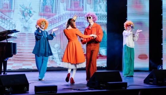 Спектакль «Проснись и пой!»