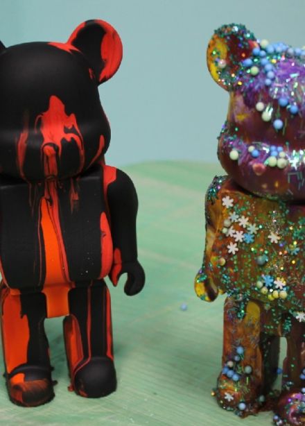 WOW мастер-класс: заливка мишки Bearbrick (из гипса) красками в технике FluidArt