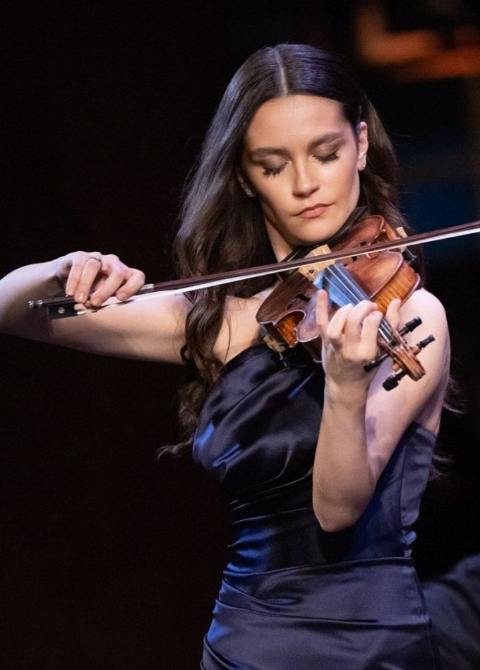 Симфонический оркестр и Валерия Абрамова