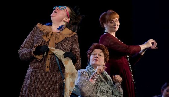 Спектакль «Восемь любящих женщин»